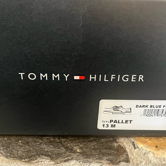 Tommy Hilfiger Men’s Pallet Canvas Sneaker - Picture 7 of 8
